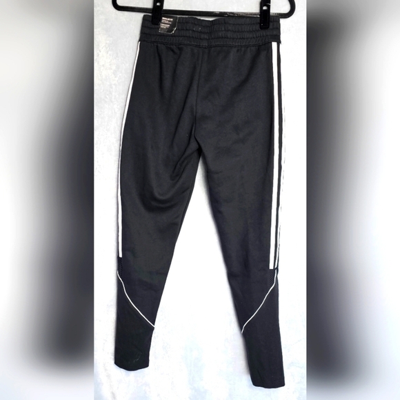 🆕 adidas Women's Tiro23 League Sweat Pants Size XS NWT - Picture 2 of 8